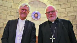Landesbischof Heinrich Bedford-Strohm (links) mit Kardinal Reinhard Marx in der Abtei Dormitio. / CNA/Daniel Ibanez