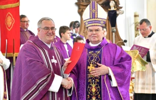 Wallfahrtsdirektor Michael Menzinger und Bischof Bertram Meier / Nicolas Schnall / pba