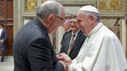 Michael Warsaw und Papst Franziskus bei der Audienz im Vatikan  / Vatican Media 