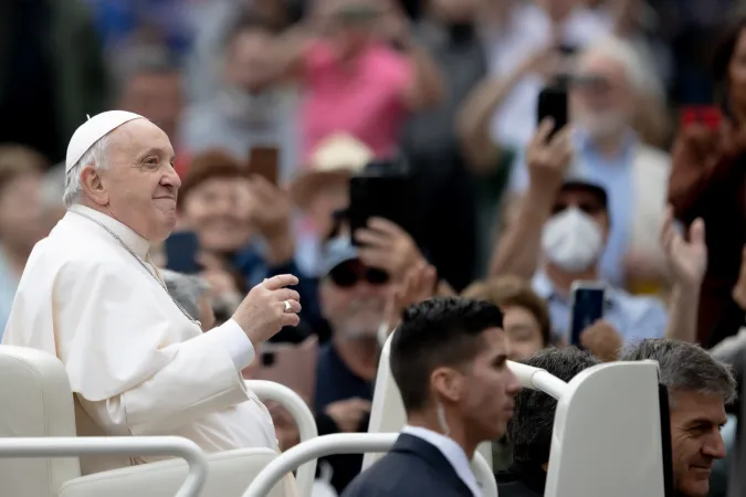 Papst Franziskus bei der Generalaudienz auf dem Petersplatz am 4. Mai 2022.
