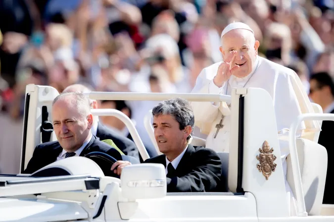 Papst Franzisus bei der Generalaudienz auf dem Petersplatz am 11. Mai 2022.
