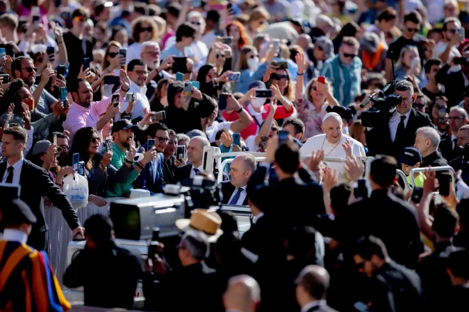 Papst Franziskus beim Bad in der Menge.