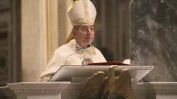 Kardinal Angelo De Donatis predigt bei der heiligen Messe für Benedikt XVI. in der Lateranbasilika in Rom.  / Alan Köppschall / EWTN Vatican