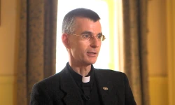 Der umstrittenen Priester Wolfgang Rothe / Screenshot von YouTube / DW Deutsch