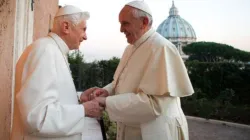 Papst Franziskus mit Benedikt XVI. / Osservatore Romano (Archiv)