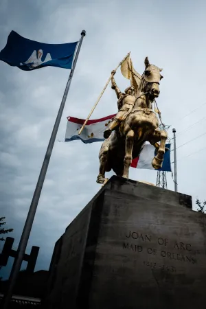 Statue der heiligen Johanna von Orléans im "neuen Orléans", der Stadt New Orleans (USA).