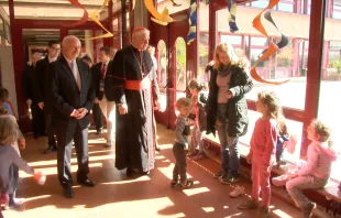Kardinal Gerhard Ludwig Müller beim Besuch der deutschen Schule in Rom / EWTN - Katholisches Fernsehen