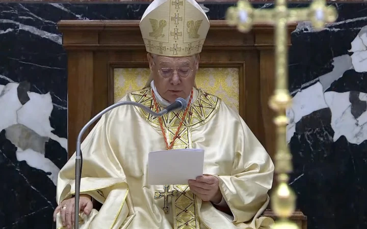 Kardinal Gerhard Ludwig Müller beim Gedenkgottesdienst für Papst Benedikt XVI. im Petersdom am 30. Dezember 2025.
