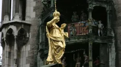 Tausende Pilgern am Wochenende zur Schutzpatronin Bayerns: Die Mariensäule in München / Wikimedia (Gemeinfrei)