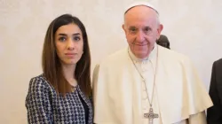 Friedensnobelpreisträgerin Nadia Murad trifft sich mit Papst Franziskus im Vatikan am 20.12.2018
 / Vatican Media.
