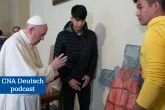 Ein Kreuz mit Rettungsweste im Vatikan und ein Bischof, der über den Tiber schwamm