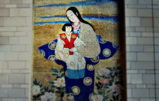 Ein japanisches Mosaik der Muttergottes mit Kind in der Oberen Kapelle der Kirche der Verkündigung in Nazareth, Israel – ein Geschenk einer Gruppe japanischer Künstler.  / Wikimedia / Adriatikus / CNA Deutsch (digital bearbeitet)
