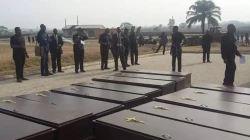 Särge von 73 Christen aus dem Bundesstaat Benue, Zentralnigeria, die 2018 von Fulani-Dschihadisten massakriert wurden. / International Society for Civil Liberties and Rule of Law