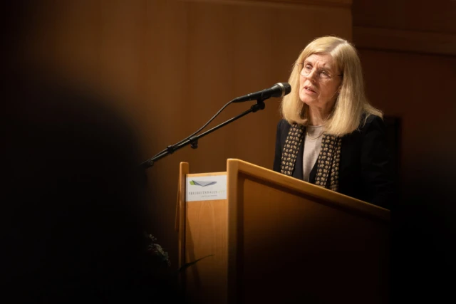 Theologin Nothelle-Wildfeuer warnt vor Lobpreis als „Mittel zum Zweck der Evangelisierung“