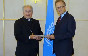 Erzbischof Ivan Jurkovic und General-Direktor Michael Moller / (C) Pax Press Agency, SARL, Geneva