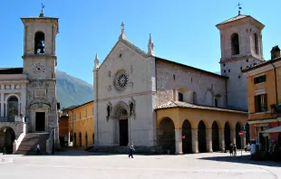 Norcia vor der Zerstörung: Die Kirche des heiligen Benedikt am  Piazza San Benedetto.  / PizzoDiSevo via Wikimedia CC BY-SA 2.0