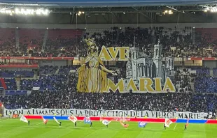 „Ave Maria“-Banner bei Olympique Lyon / Twitter / Catholic Arena