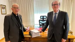 Der Erzbischof von Barcelona, Kardinal Juan José Omella, und der Ombudsmann, Ángel Gabilondo. / Spanische Bischofskonferenz