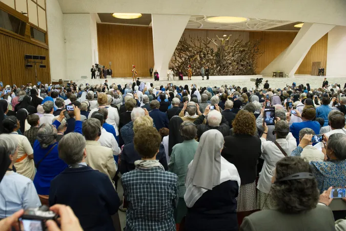 Der Dialog fand in der Audienzhalle Paul VI. im Vatikan statt