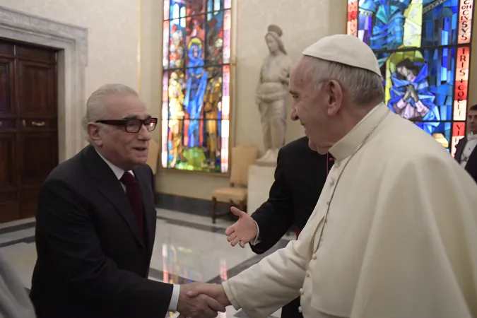 Papst Franziskus begrüßt Martin Scorsese