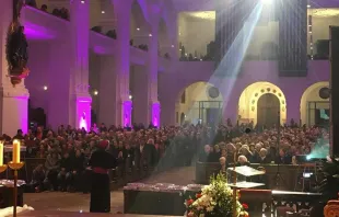 Bischof Stefan Oster beim Kongress "Adoratio" 2019 in der Basilika St. Anna in Altötting. / Anna Hofmeister / Bistum Passau