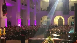 Bischof Stefan Oster beim Kongress "Adoratio" 2019 in der Basilika St. Anna in Altötting. / Anna Hofmeister / Bistum Passau