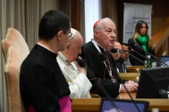 Kardinal Marc Ouellet PSS neben Papst Franziskus im März 2024 / Vatican Media