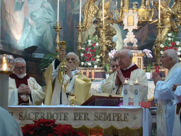 Gemeinsam in Santo Spirito in Sassia: Pater Carmine, Erzbischof Farhat, Monsignore Ciana und Pater Pfeiffer in Santo Sprito in Sassia. 