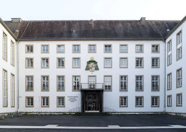 Theologische Fakultät Paderborn kooperiert künftig mit medizinischer Spitzeneinrichtung
