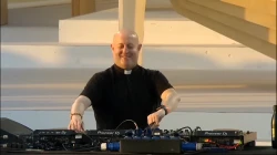 DJ und Priester Padre Guilherme / Screenshot von YouTube/ Padre Guilherme