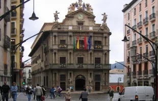 Das Rathaus von Pamplona im September 2005. / Dietmar Giljohann via Wikimedia (CC BY-SA 3.0)