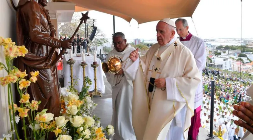 Papst Franziskus am Monument Maria Königin des Friedens auf Mauritius am 9. September 2019