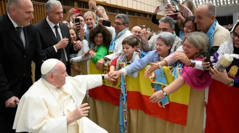 Papst Franziskus und eine spanische Familie