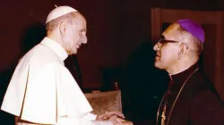 Der selige Papst Paul VI. und der selige Oscar Romero im Vatikan am 21. Juni 1978 / Erzdiözese von San Salvador