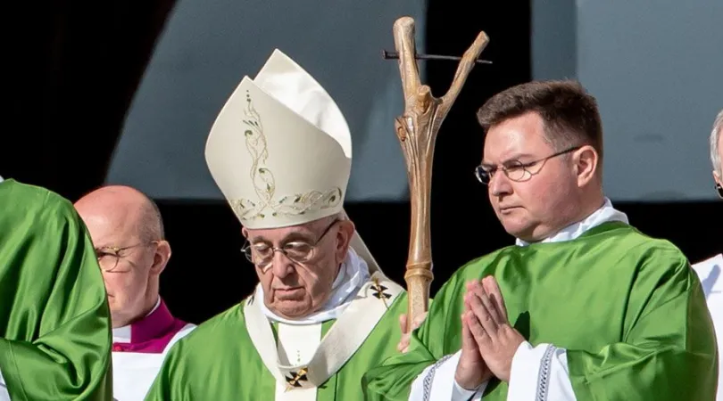 Der Hirtenstab, den der Papst bei der Heiligen Messe zur Eröffnung der Synode benutzt hat 