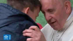 Begegnung mit dem kleinen Emanuele, der seinen Vater verloren hat / Vatican Media 