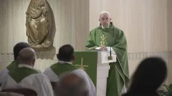 Papst Franziskus predigt. / CNA / Vatican Media