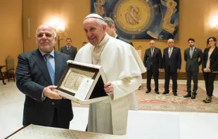 Papst Franziskus mit Haydar al-Abadi in der Aula Paul VI. am 10. Februar 2016 / L'Osservatore Romano