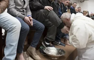 Papst Franziskus bei der Fußwaschung am Gründonnerstag 2018  / Vatican Media 