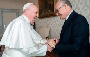 Papst Franziskus mit dem Bürgermeister Roms, Roberto Gualtieri / Vatican Media