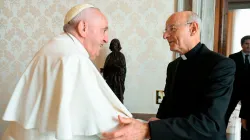 Papst Franziskus mit Prälat Fernando Ocáriz am 28. November 2022 / Vatican Media