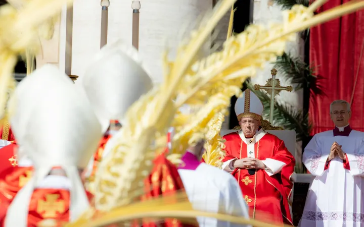 Papst Franziskus feierte am 10. April 2022 die heilige Messe zu Palmsonntag auf dem Petersplatz in Rom.