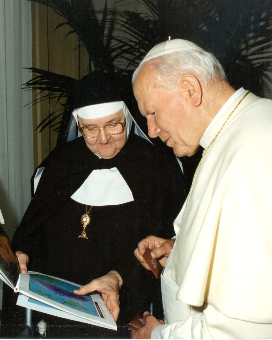 Mutter Angelica und Papst Johannes Paul II.
