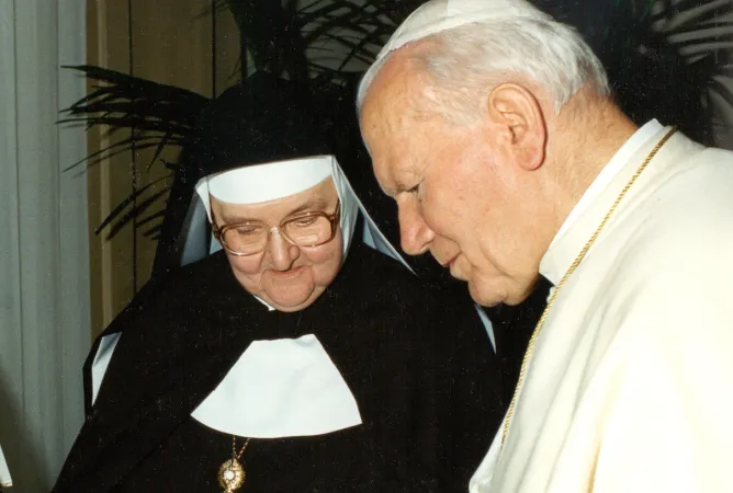 Papst Johannes Paul II. und Mutter Angelica