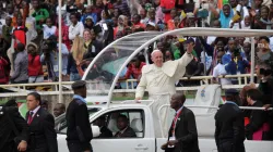 Tausenden begeisterter Katholiken begegnete Franziskus im Rahmen seiner Reise nach Kenia, Uganda und in die Zentralafrikanische Republik. / CNA/Martha Calderon