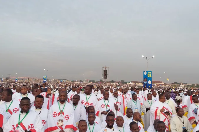 Gläubige bei der Papstmesse in Kinshasa in der Demokratischen Republik Kongo am 1. Februar 2023