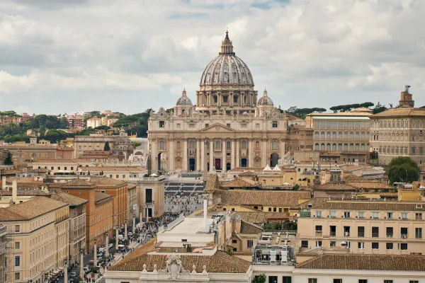 Blick auf den Petersdom im Vatikan / Michał Kostrzyński / Unsplash