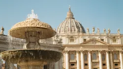 Blick auf den Petersdom im Vatikan / Mariya Oliynyk / Unsplash