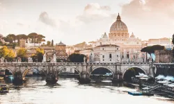 Blick auf den Petersdom im Vatikan / Christopher Czermak / Unsplash
