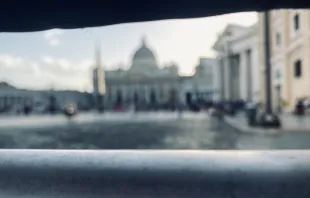 Verschwommener Blick auf den Petersdom in Rom. / Rudolf Gehrig / CNA Deutsch